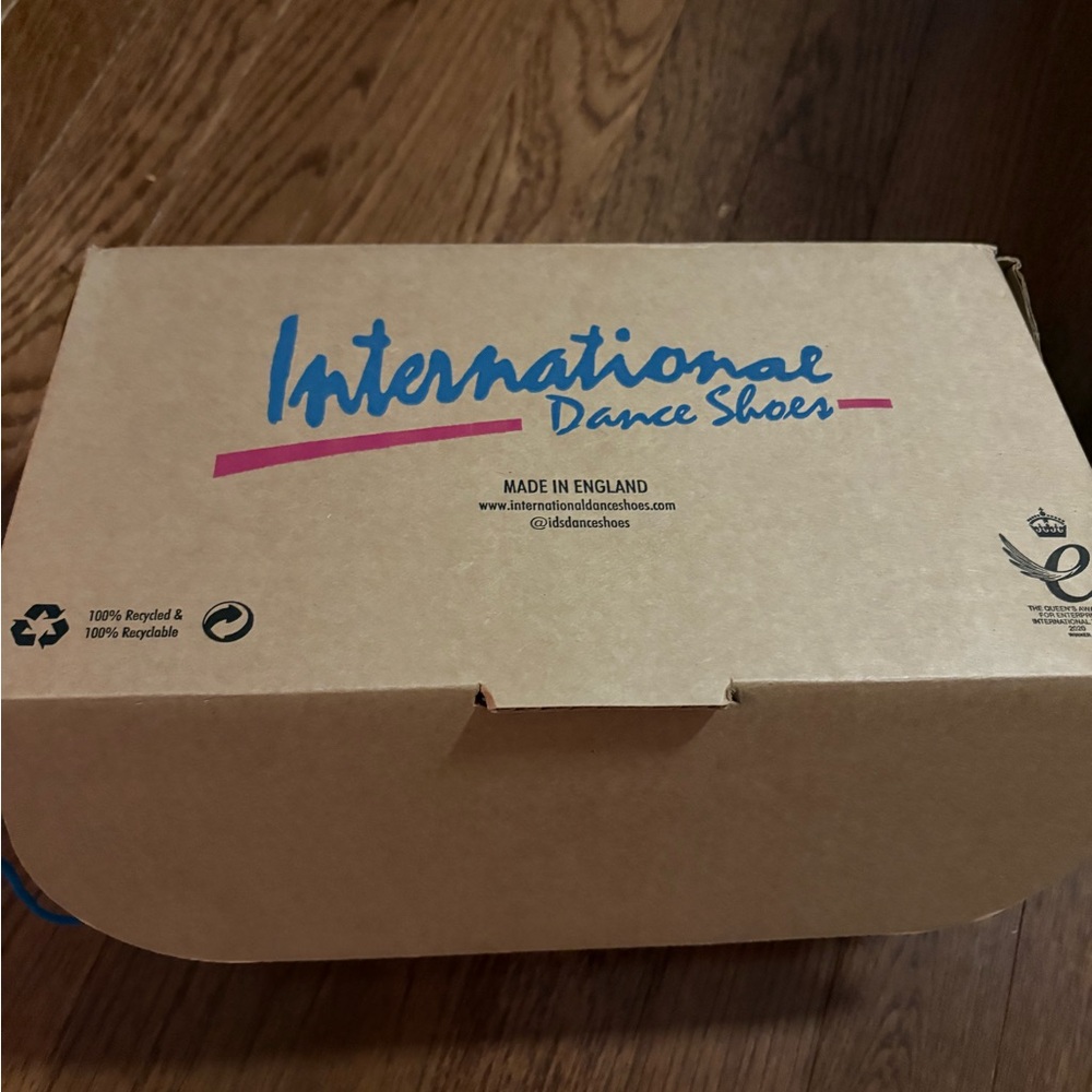 International dance shoes size 6 euro , size 8 US like new